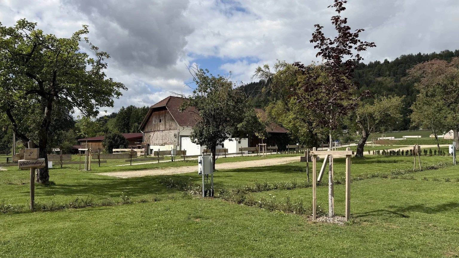 Der Bio-Bauernhof hinter dem Campingplatz.